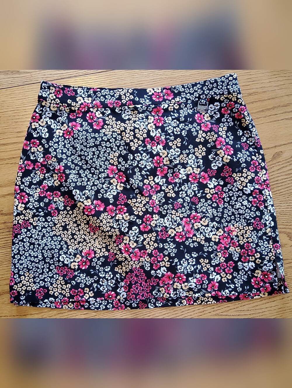 R28 RAFAELLA Comfort Stretchy Skort-Black w Pink, Yellow & White Floral Print